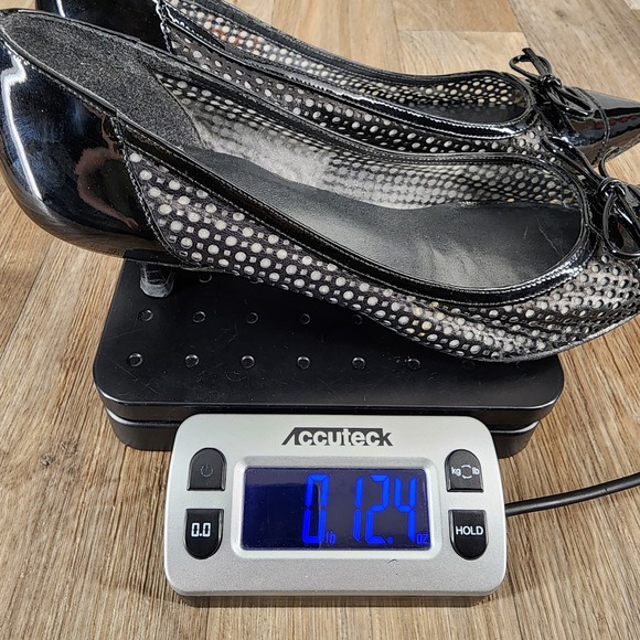 Stuart Weitzman Black Patent Polka Dot Embossed Kitten Heel Pumps Women's Size 8 - Picture 11 of 11